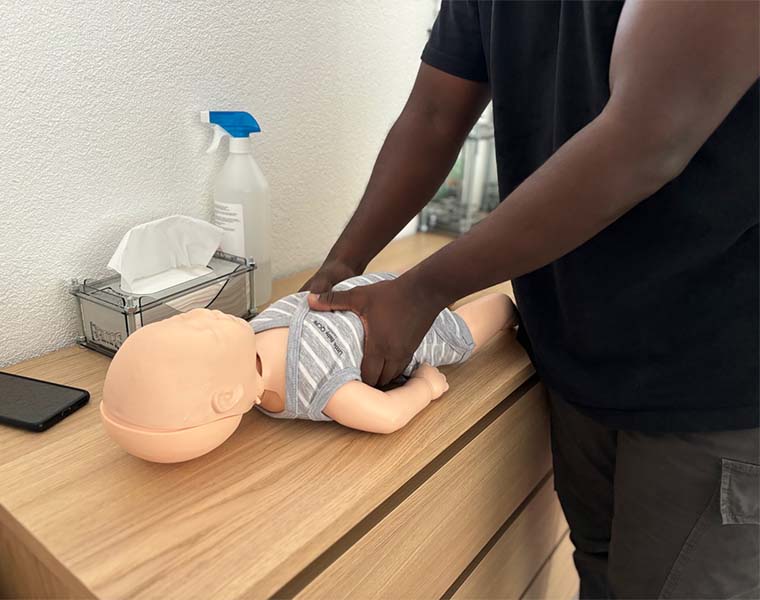 Waarom Iedereen een EHBO of Reanimatietraining zou moeten volgen